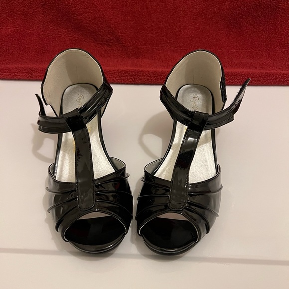 Angel Steps Eva Pump Women’s Shoes, Black Patent, Size—7.5 - Picture 10 of 12